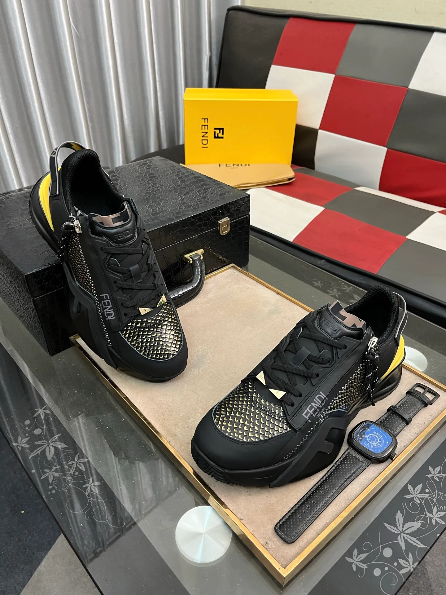 Men's Men's Shoes💰540⌚️⌚️【FENDI】FENDI high-tops are classic and comfortable for men. This complex sneaker is made of soft calfskin➕genuine leather lining➕original ultra-light rubber material with rough outsole. This unique and thin style is suitable for the casual and refined sensibility of this season. It is comfortable and natural on the feet. It is an everyday style for casual travel in autumn and winter! 38−444️⃣colors available
